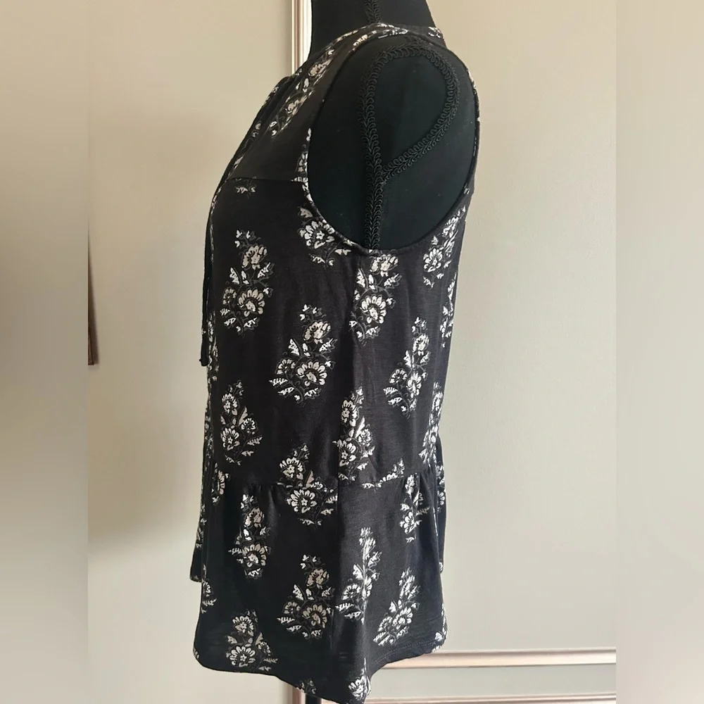 Lucky Brand Black White Floral Peplum Tank Top Sleeveless Boho Cottagecore S